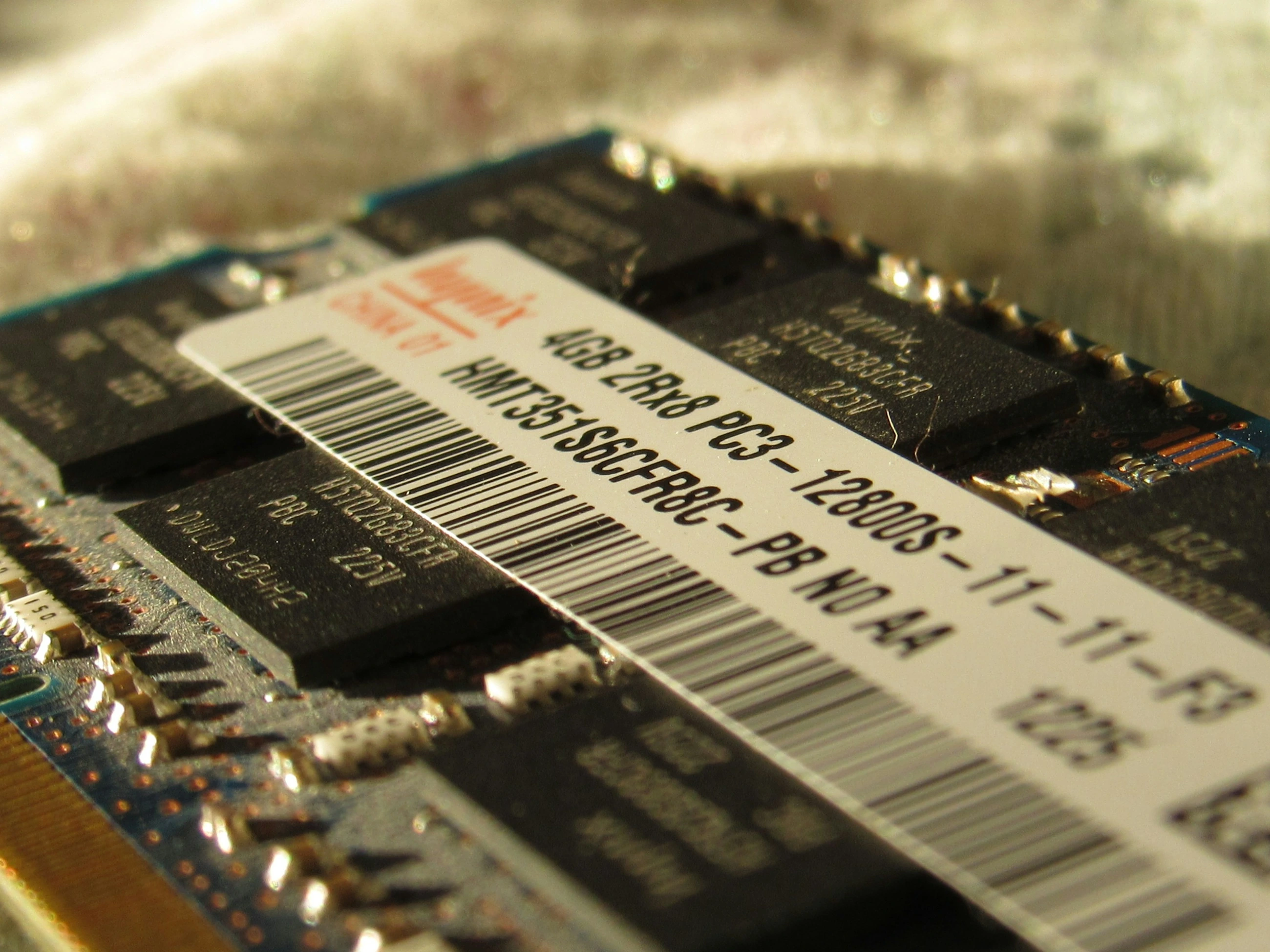 Een RAM-geheugenmodule met chips voor tijdelijke gegevensopslag.