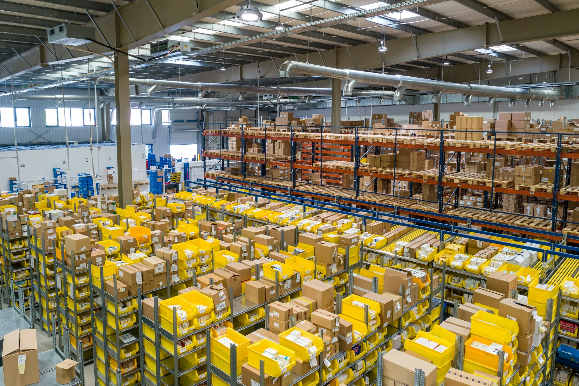 Voorraad en producten in een magazijn